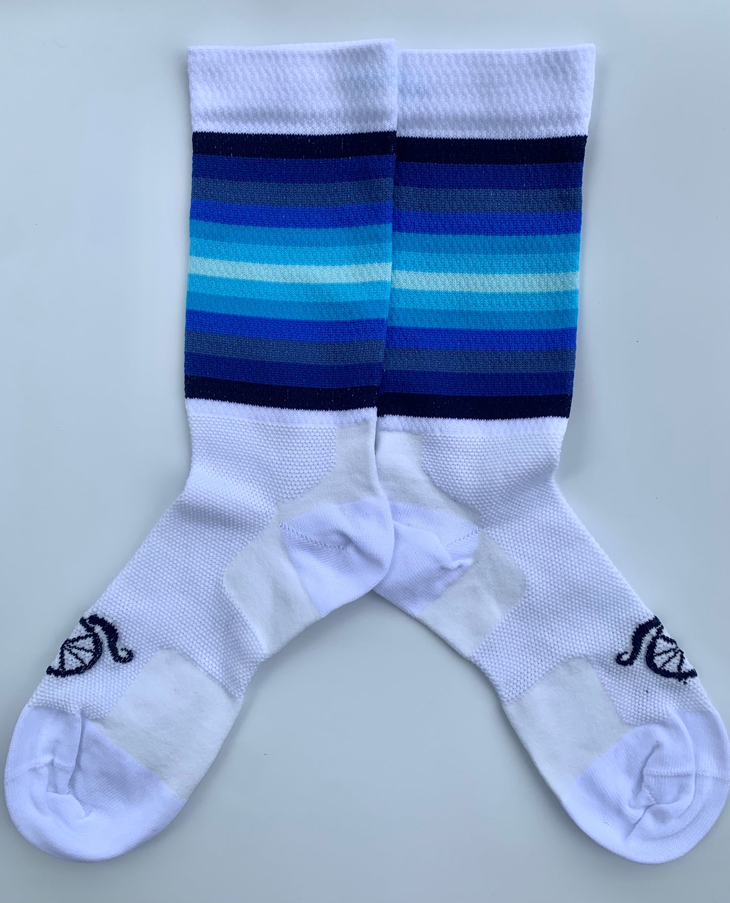 The Wall Lite -Blues on White